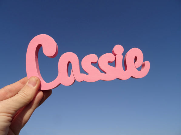 Prénom en bois de couleur rose