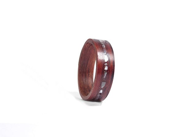 Bague de mariage en bois